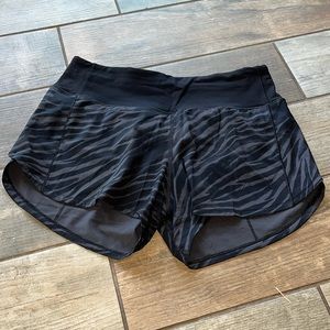 Lululemon speed up shorts size 6 4” mid rise, black zebra pattern